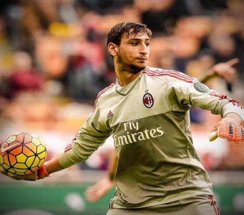 法尔克：凯恩与拜仁愿意续约至2028年，他愿意世界杯后再谈（法尔克：凯恩与拜仁倾向续约到2028，世界杯结束后再谈判）