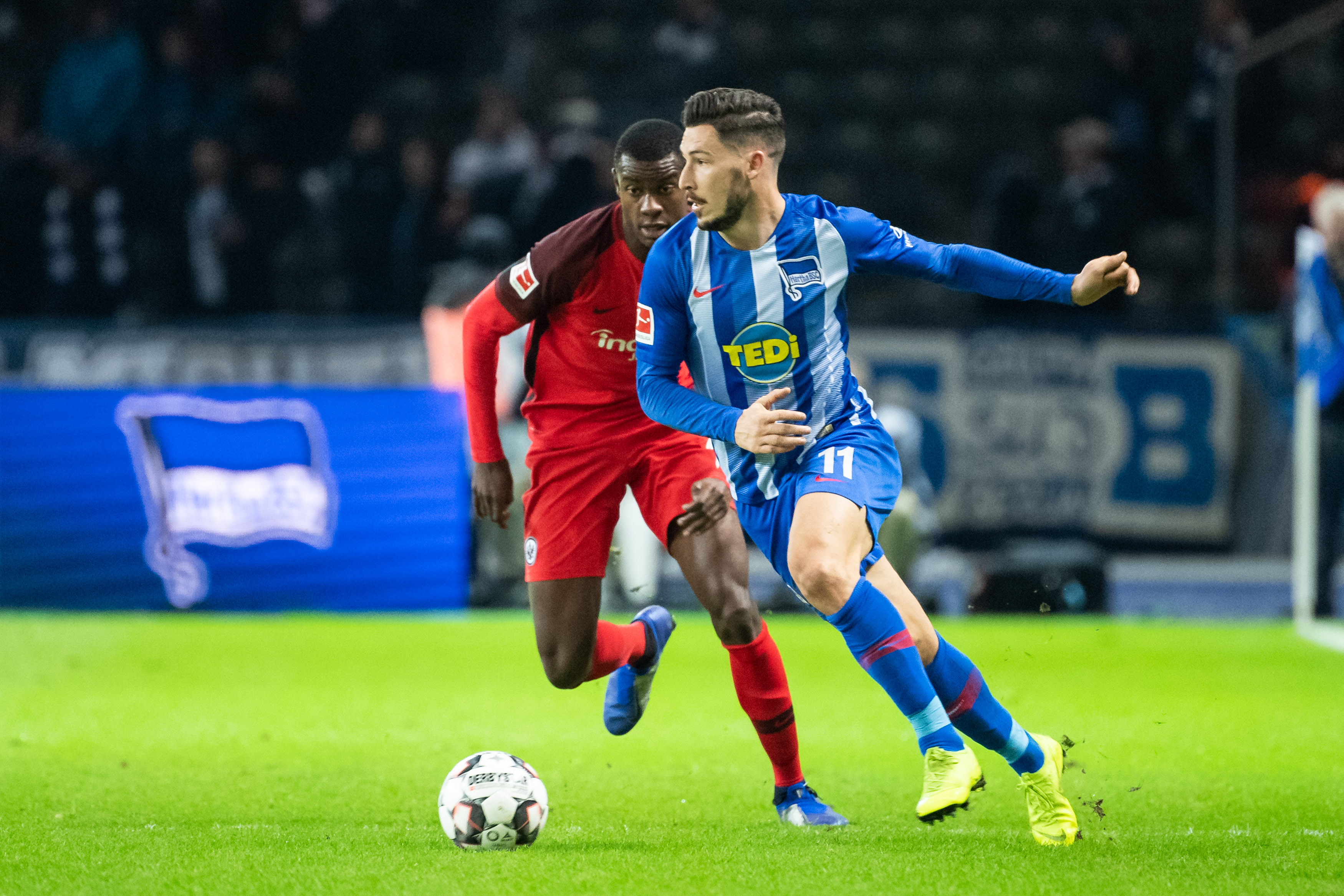 戴维对乌迪内斯的进球被吹越位，但VAR划线似乎存在问题（戴维对阵乌迪内斯进球被判越位，VAR划线存疑）