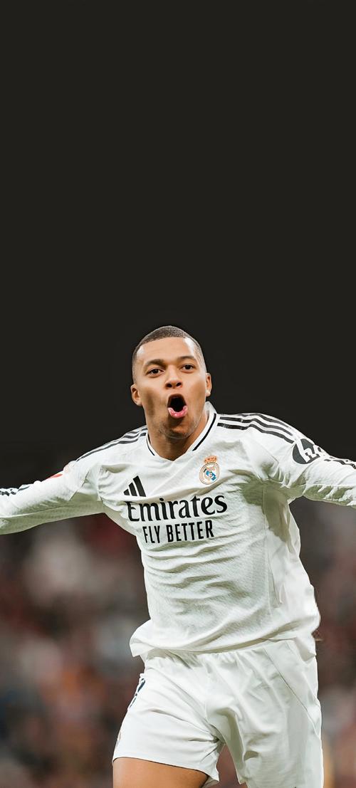 伊涅斯塔：中场球员当教练更能掌控全局，小法现在做得非常好（伊涅斯塔：中场出身更会统筹全局，小法执教表现出色）