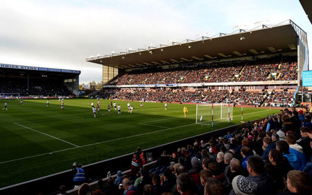 丁俊晖再次大战奥沙利文，追平比分状态火爆（丁俊晖再战奥沙利文，强势扳平比分状态爆棚）