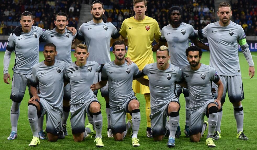 3C：退役三天前我和莱万说不想再为任何球队踢球，除非是巴萨（3C：退役前三天我告诉莱万，除了巴萨，我不会再为任何球队效力）