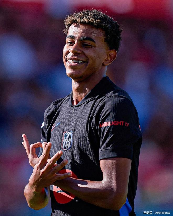 国安球员列队欢迎两位久违强援入队，中超金靴意外领衔，值得期待（国安全队列队迎两大强援回归，中超金靴压阵，前景可期）