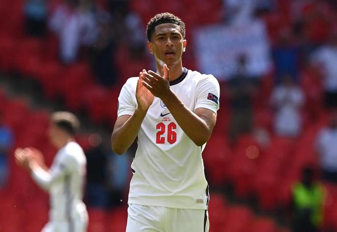 罗德里戈欧冠对曼城打入5球，仅次于梅西、姆巴佩、本泽马（欧冠战曼城斩获5球，罗德里戈此项数据仅逊梅西、姆巴佩、本泽马）