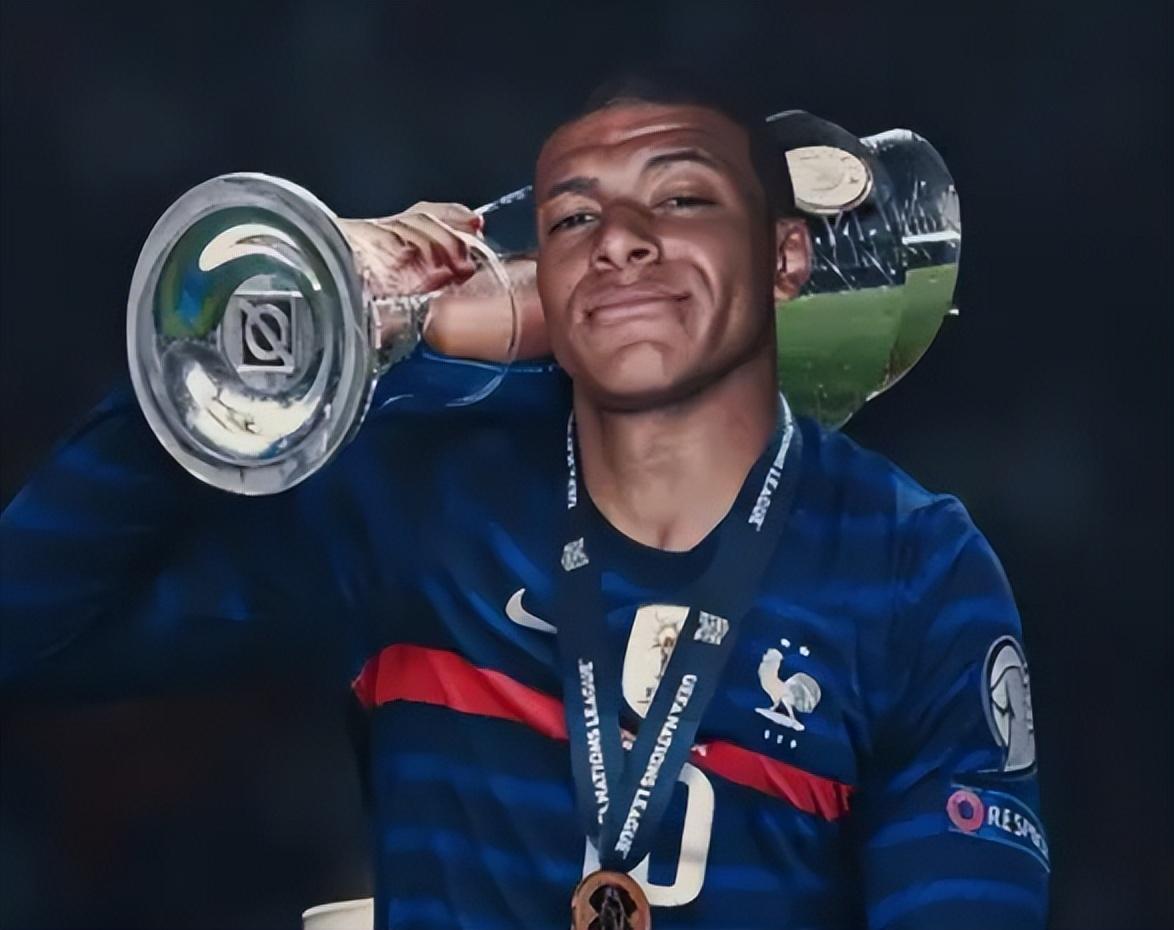 葡媒：C罗向欧国联冠军队友赠送定制手表，若塔的送给了其家人（葡媒：C罗赠欧国联冠军队友定制腕表，若塔将其送给家人）