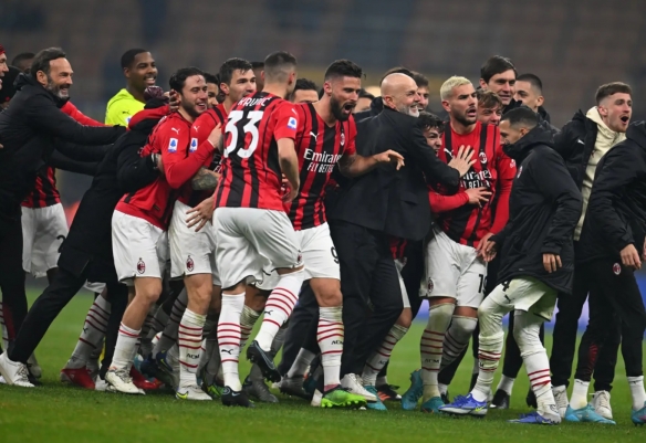 哈兰德：1-1的时候詹卢卡-曼奇尼摸我屁股，这激怒了我（哈兰德：比分1-1时詹卢卡-曼奇尼拍我臀部，这让我非常愤怒）