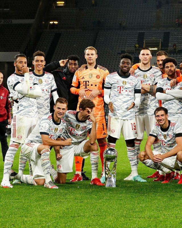 被赠送云达不莱梅印有8号的球衣，克罗斯：这是合同报价吗（获赠云达不莱梅8号战袍，克罗斯调侃：这算报价吗？）