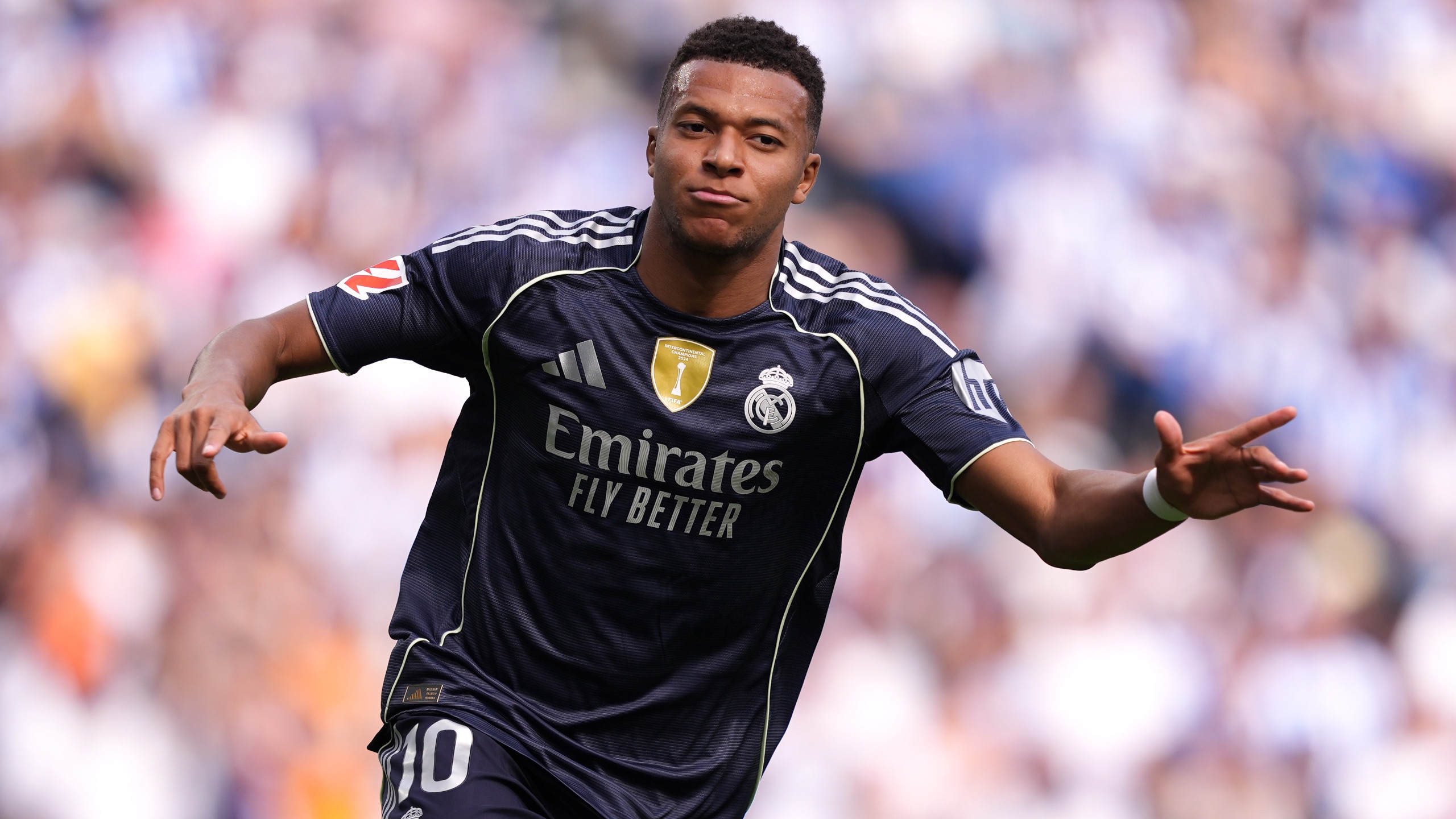 每体：阿劳霍获准暂离巴萨，赴以色列特拉维夫调整身心状态（每体：巴萨准许阿劳霍短期离队，赴以色列特拉维夫进行身心调整）