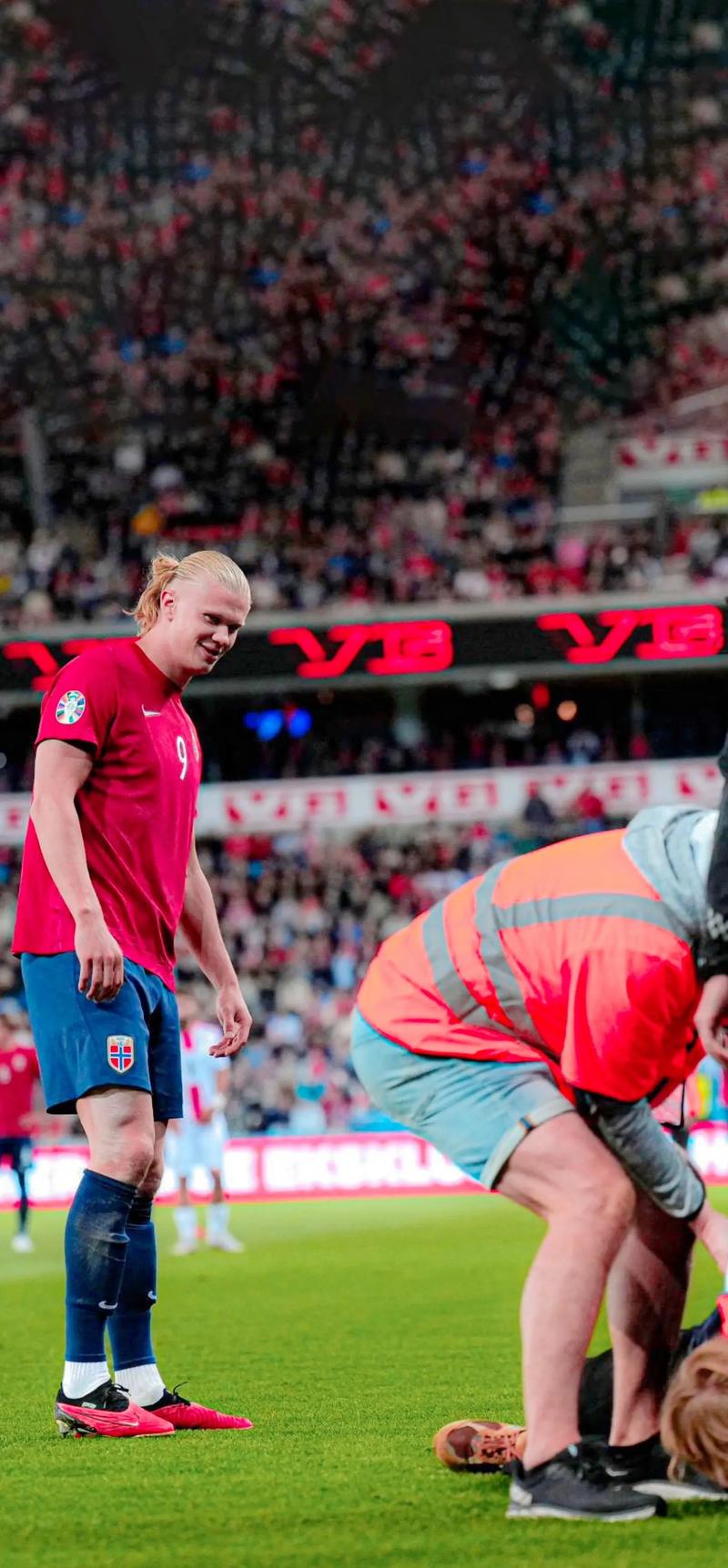 爱德华兹生涯已101次单场得分30+，追平唐斯并列队史第一（爱德华兹生涯第101次单场30+，与唐斯并列队史第一）