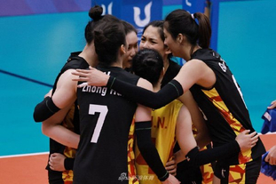 太阳报：B费夺冠面无表情，曼联球迷社媒盛赞他为称职队长（《太阳报》：B费捧杯仍冷面，曼联球迷在社媒齐赞其为合格队长）