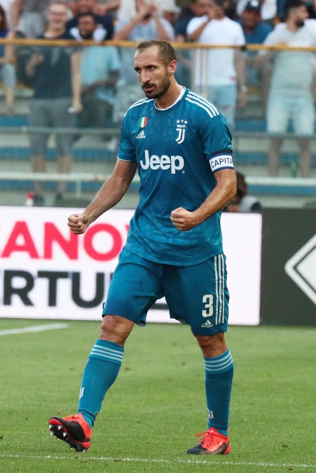 詹姆斯关键助攻锁定胜利（詹姆斯致命助攻奠定胜局）