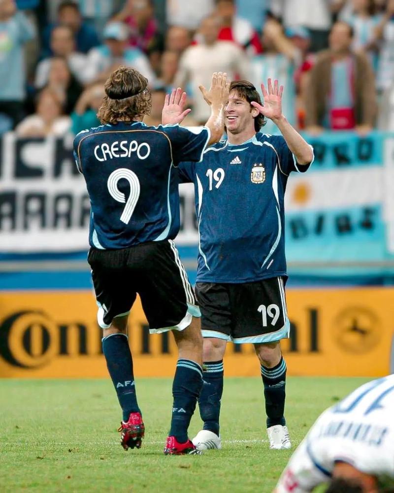 斯基拉：巴黎FC有意把坎特带回法甲，双方已经开始谈判（斯基拉：巴黎FC正推动坎特回归法甲，双方已开启谈判）