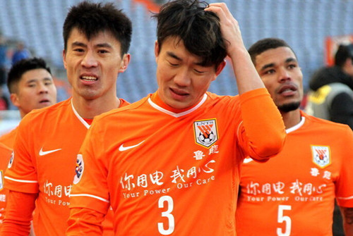 非媒：奥斯梅恩被换下后非常愤怒，拒绝和主帅切莱握手（非洲媒体：奥斯梅恩被换下怒气难消，拒与主帅切莱握手）