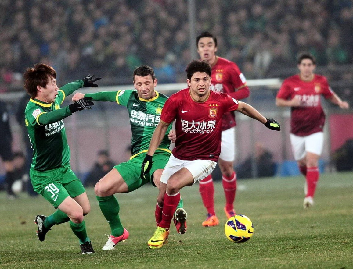 拜仁官方：穆西亚拉今天完成了部分单独训练（拜仁通报：穆西亚拉今日已进行部分个人训练）