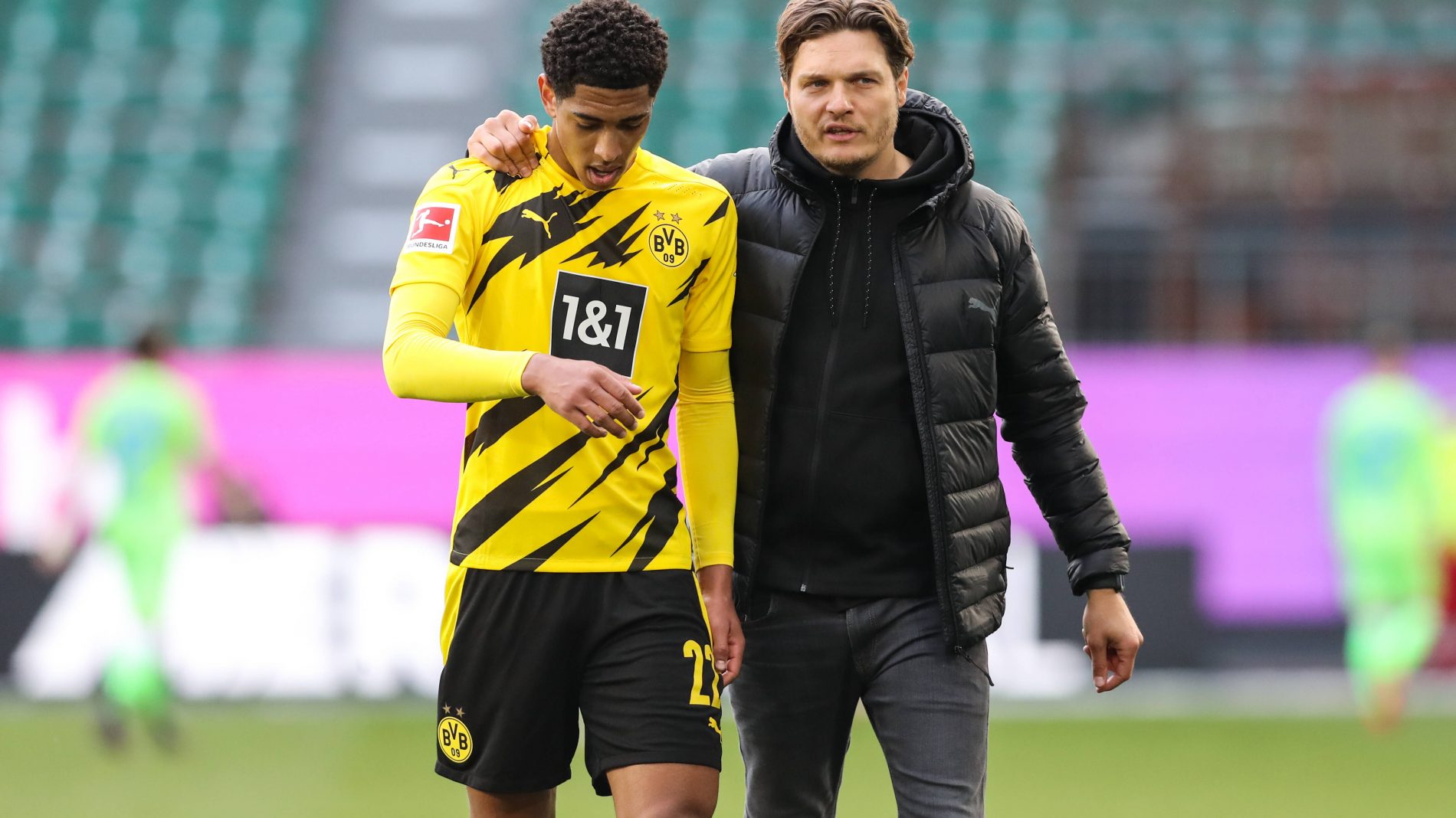 32岁津门虎王牌队长正式转会上港，亚冠首轮亮相柔佛引关注（32岁津门虎王牌队长官宣加盟上港，亚冠首战对阵柔佛备受关注）